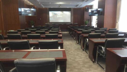 歸納多種接口的視頻會議攝像機